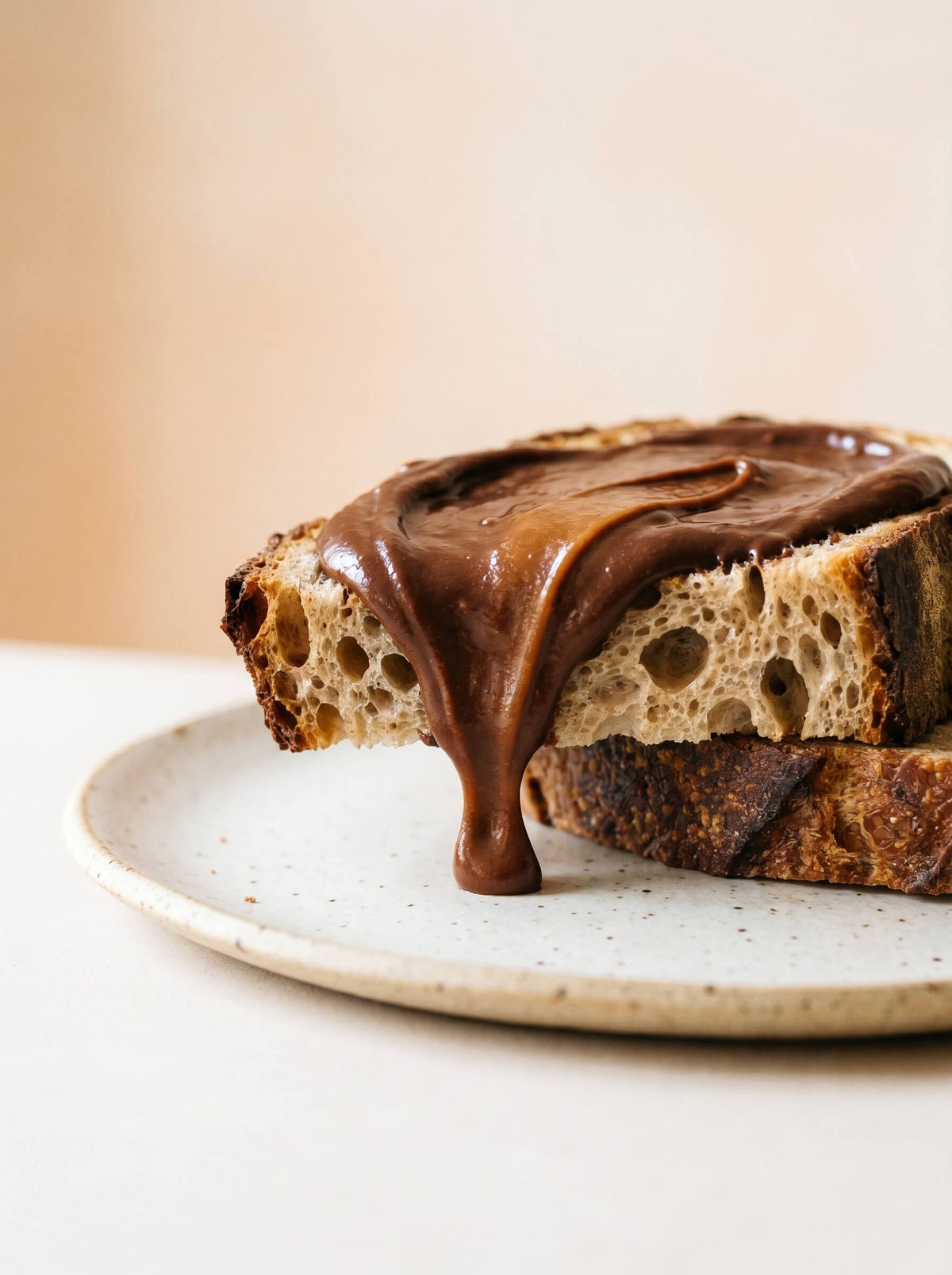 Tranche de pain au levain nappée de pâte à tartiner CacaoCare