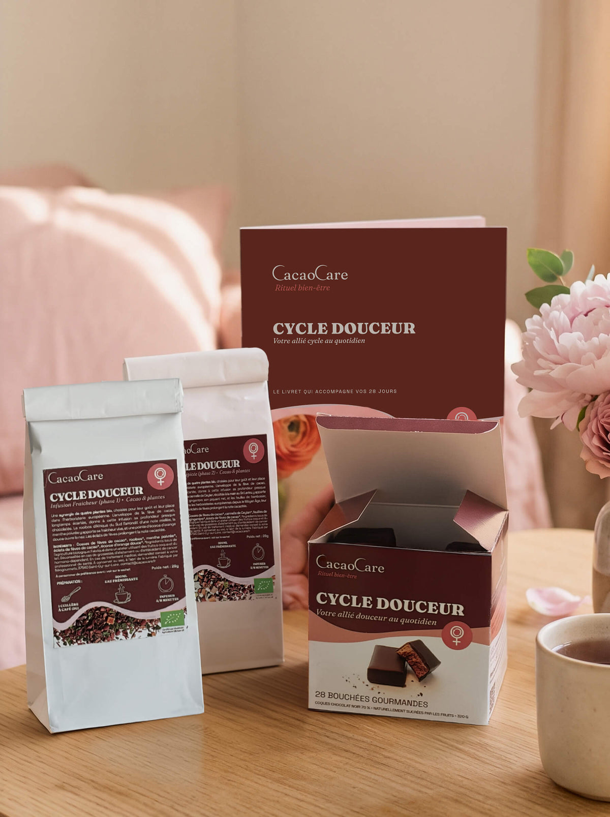 Rituel Cycle Douceur CacaoCare : étui de 28 bouchées et deux sachets d'infusion, un par moitié du cycle